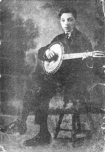 Young Django with Banjo 1923 - Django Reinhardt jeune et Banjo
