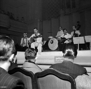 Django Reinhardt - Salle Gaveau 1940 Hubert Rostaing (cl), Django Reinhardt (g), Pierre Fouad (d), Joseph Reinhardt (g), Tony Rovira (b) - Salle Gaveau, 1940