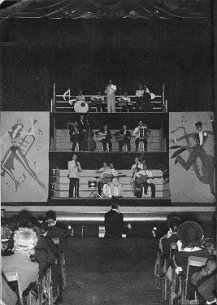 Django Reinhardt - Swing41 Django Reinhardt et le QHCF avec les orchestres de Gus Viseur au centre et André Ekyan en haut - au cinéma 