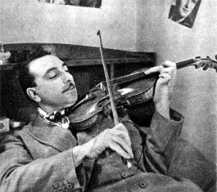 Django Reinhatdt joue du violon 1943 - Django Reinhatdt - Django joue du violon, Photo Parnotte