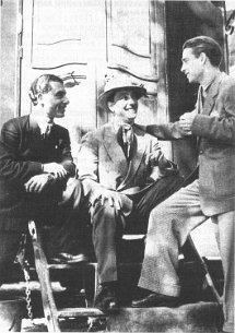 Django Reinhardt avec Eugène Vées et Gérard Lévêque. 1944 - Eugène Vées, Django, Gérard Lévêque.