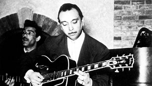 Django Reinhardt & Challain Ferret 1948 - Challain Ferret, django Reinhardt, Gibson (photo détail)