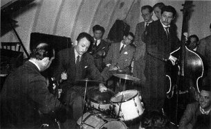Django Reinhardt - Andre Ekyan Rome 1950 Django Reinhardt, Roger Paraboschi, Alf Masselier - RAI Studio, Rome 1950