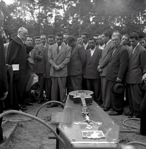 Django Reinhardt - Obsèques à Samois 1953 - Les funerailles de Django, enterrement, Obsèques à Samois