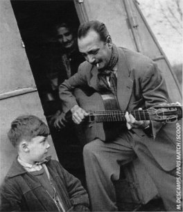 Django Reinhardt - Le Bourget 1949 1949 - Django Reinhardt - Le-Bourget - Babik, Laurence - photo Michel Descamps, Paris Match
