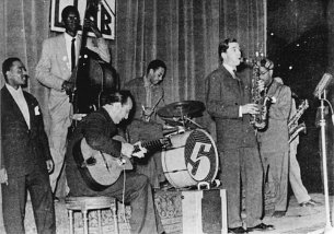 Django Reinhardt et Dizzy Gillespie 1953-03-01 - Django, Hubert Fol (as) Dizzy Gillespie - Bruxelles, Théatre de la Ville Ampli Stimer
